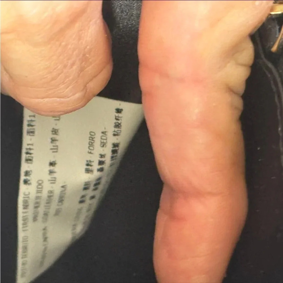 Giorgio Armani leather clutch with magnetic closure. Interior: silk. Never worn. - Picture 14 of 16